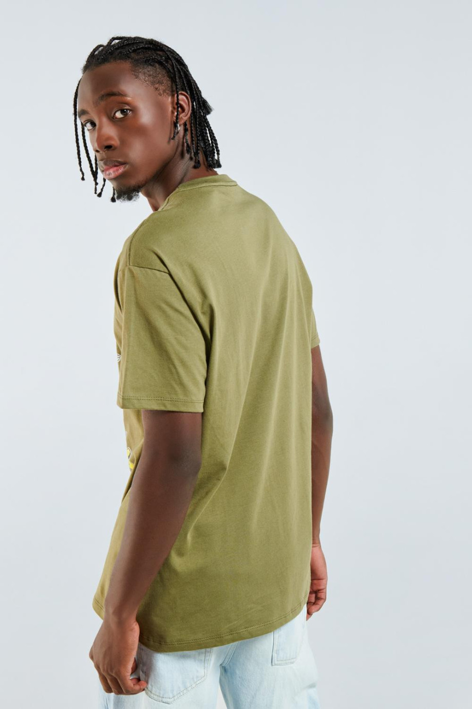 Camiseta verde oscura con diseño de Los Picapiedra y manga corta