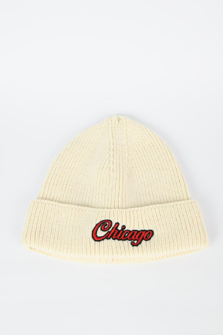 Gorro cuff tejido, con bordado en frente college