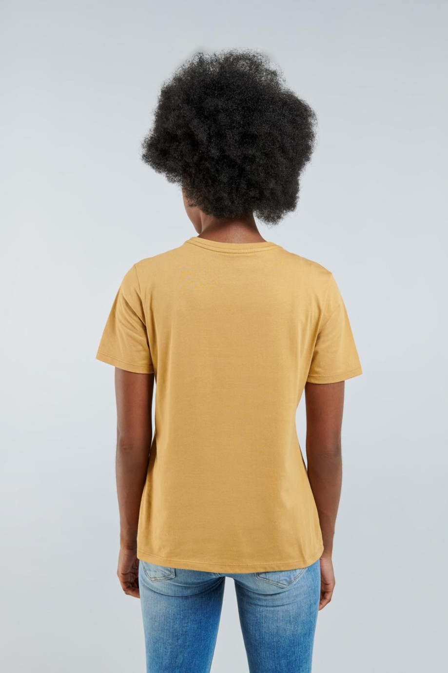 Camiseta para mujer manga corta estampada en frente estilo college cuello redondo