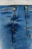 Jean azul claro skinny con desgastes de color y rotos en frente