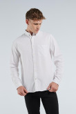 Camisa cuello button down unicolor con manga larga y bolsillo
