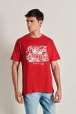Camiseta cuello redondo roja oscura y diseños de Coca-Cola