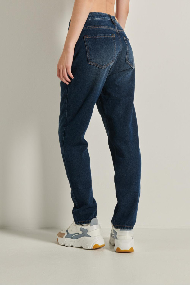 Jeans bota recta con bolsillos funcionales