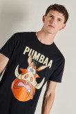 Camiseta azul intensa con manga corta y diseño de Pumba