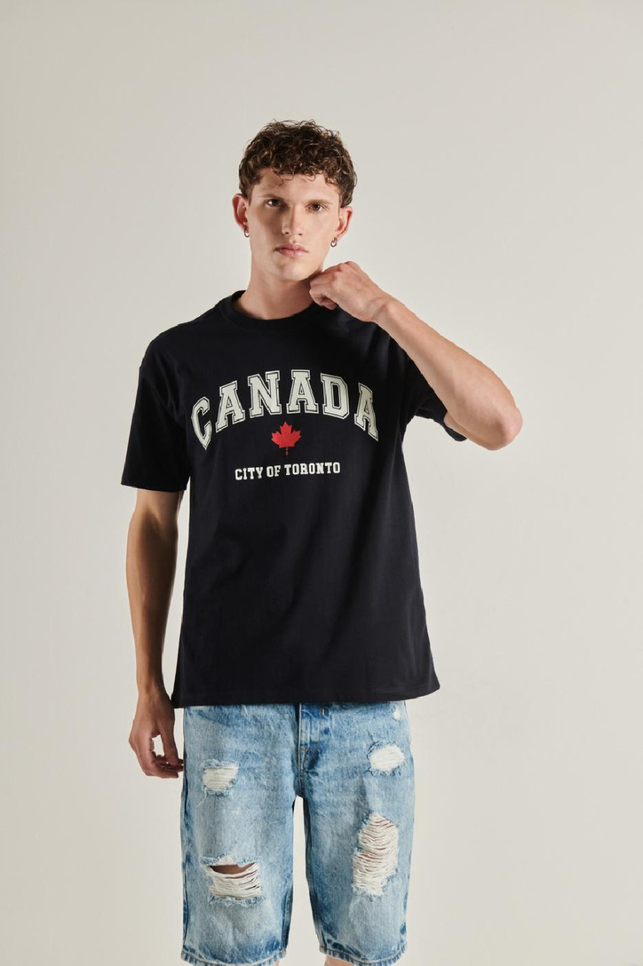 Camiseta oversize unicolor con manga corta y diseño college de Canadá