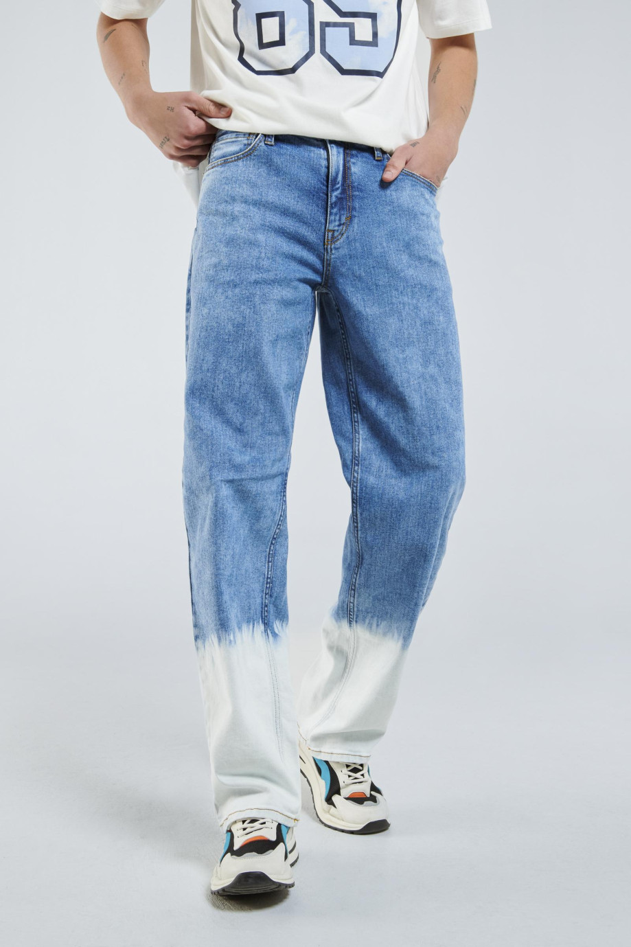 Jean 90´S azul claro con efecto degradé y bota ancha