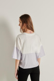 Camiseta lila clara crop top oversize con diseño de Mafalda