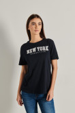 Camiseta azul cuello redondo con diseño college de New York