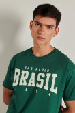 Camiseta cuello redondo unicolor con arte college de Brasil