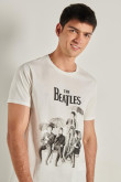 Camiseta crema con diseño de The Beatles y manga corta