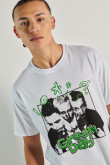 Camiseta blanca con arte de Green Day y manga corta
