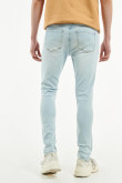 Jean súper skinny azul claro con ajuste ceñido y bolsillos
