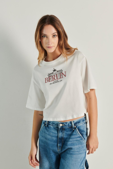Camiseta crema clara crop top oversize con diseño college de Berlín