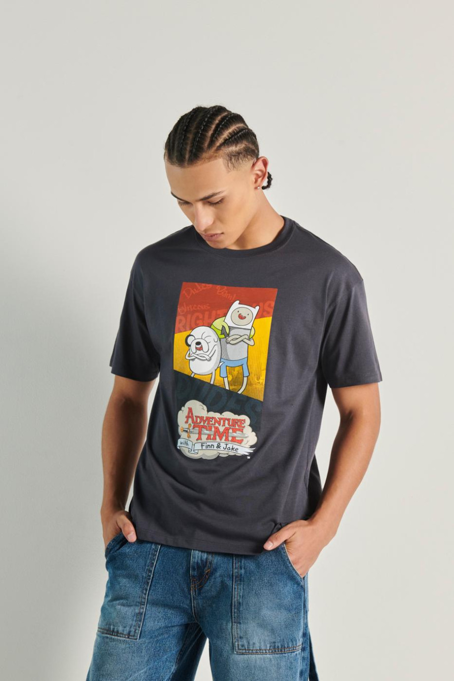 Camiseta oversize gris con diseño de Hora de Aventura