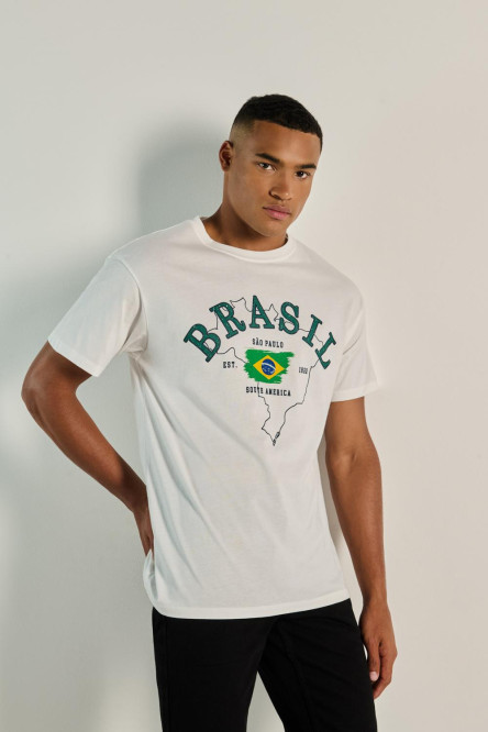 Camiseta crema clara oversize con diseño college de Brasil