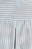 Blusa crop azul a rayas con manga larga y bolsillo cuadrado