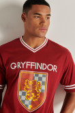 Camiseta roja oscura con diseño de Harry Potter y cuello V