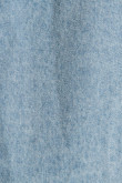 Chaqueta azul clara de jean oversize con bolsillos de parche y botones