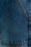 Jean carpintero azul oscuro con bota ancha y tiro medio