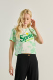 Camiseta crop top crema tie dye con diseño de Sprite