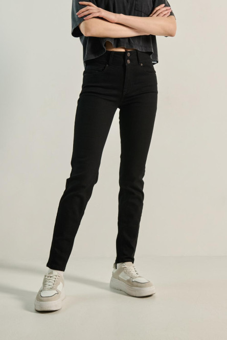 Jean push up negro con cintura ancha y tiro alto