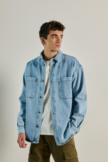Chaqueta de jean oversize azul clara con botones y bolsillos