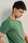Camiseta cuello redondo unicolor en tela viscosa