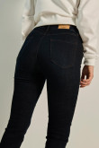 Jean jegging azul intenso ajustado con costuras y tiro alto