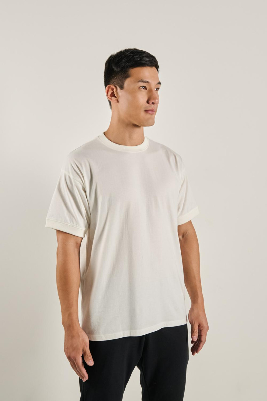 Camiseta para hombre unicolor, oversize puños y cuello en rib, manga corta.