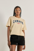 Camiseta kaki con arte college de Canadá y manga corta