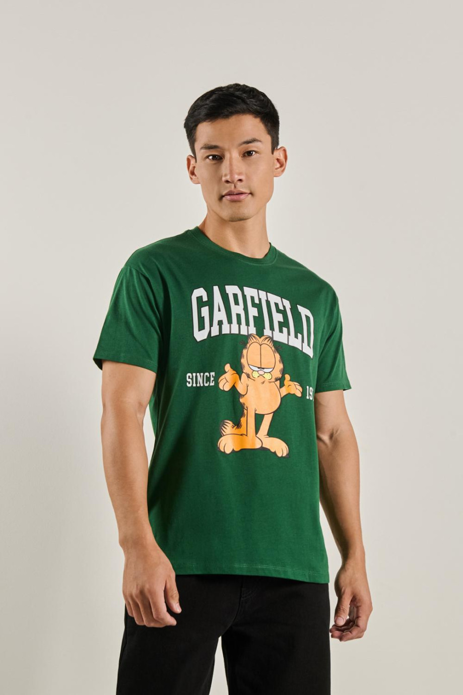 Camiseta manga corta con estampado de Garfield.