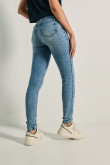 Jean jegging tiro súper alto azul claro con desgastes