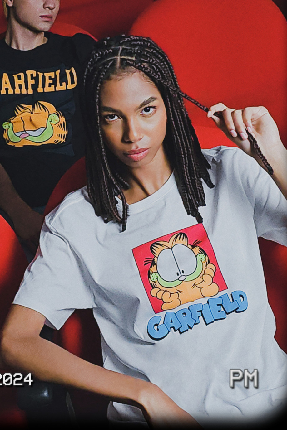Camiseta crema con estampado de Garfield y manga corta
