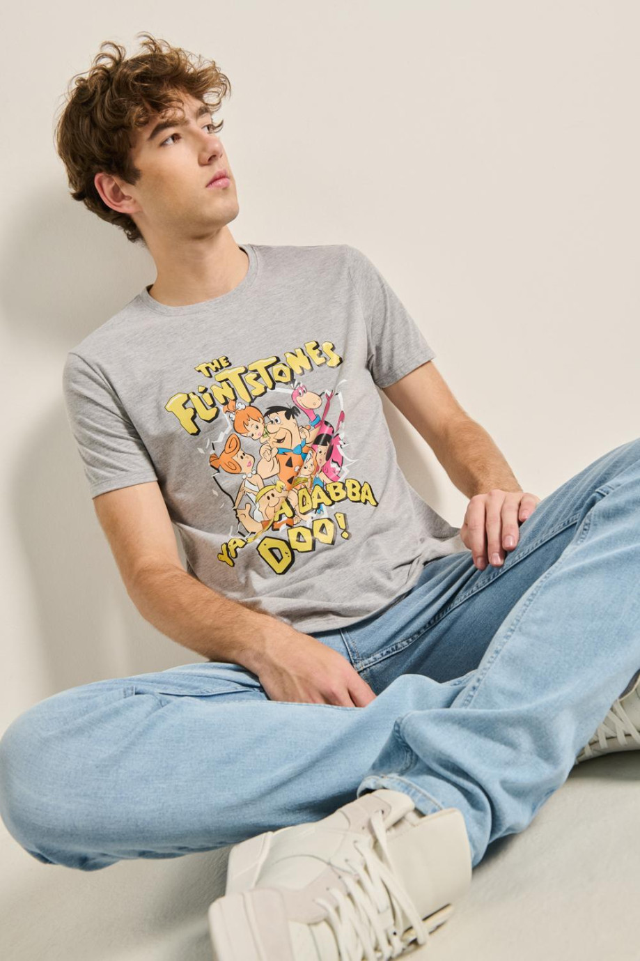 Camiseta manga corta unicolor con diseño de Los Picapiedra