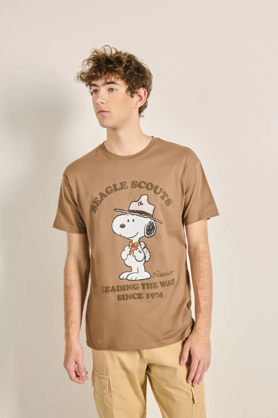 Camiseta manga corta con estampado de Snoopy.