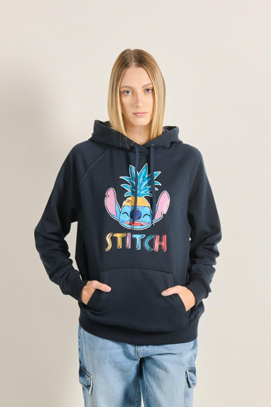 Buzo unicolor con diseño de Stitch, capota y manga ranglan