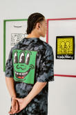 Camiseta negra tie dye oversize con diseño de Keith Haring