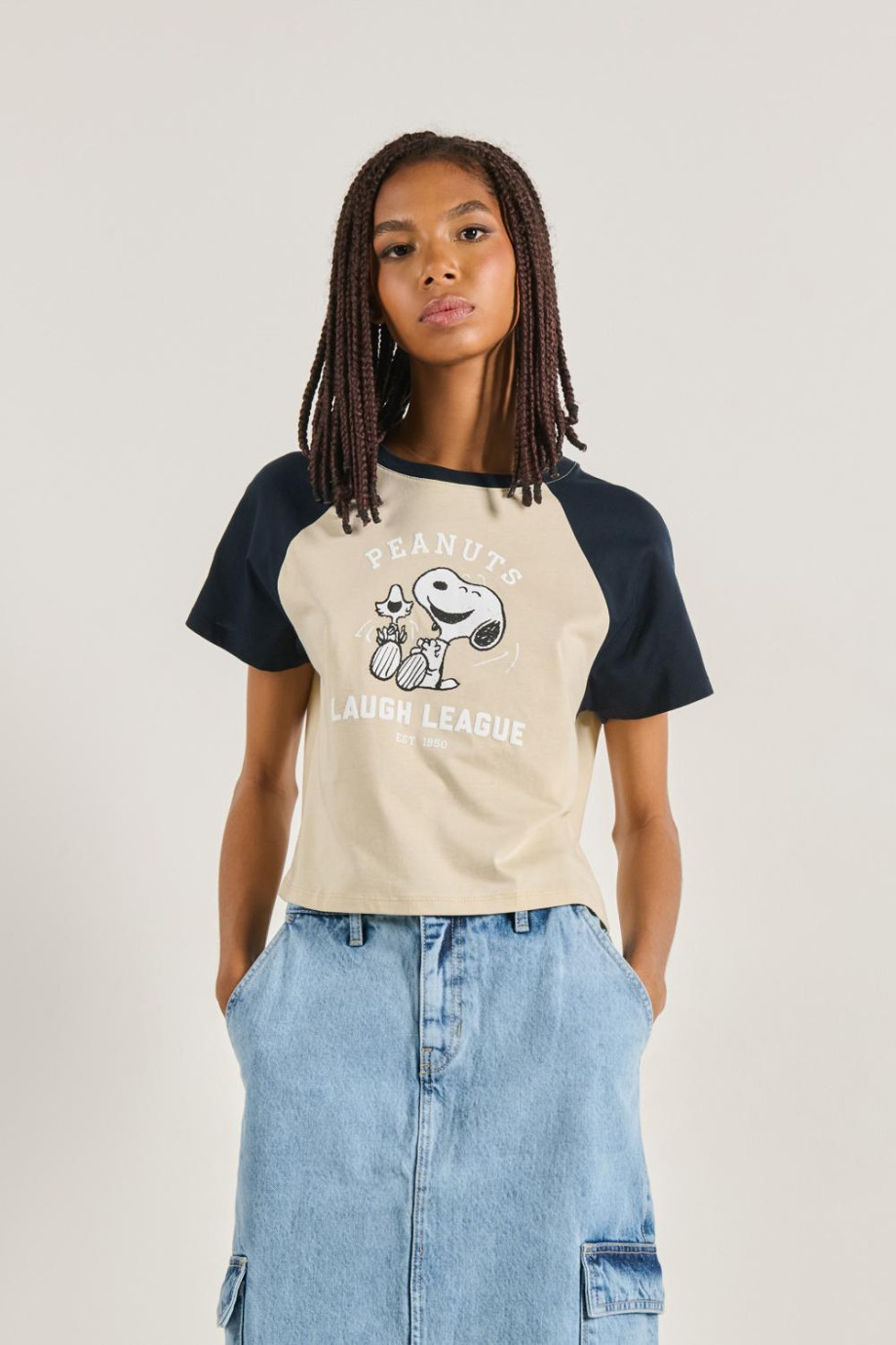 Camiseta kaki manga ranglan corta con diseño de Snoopy