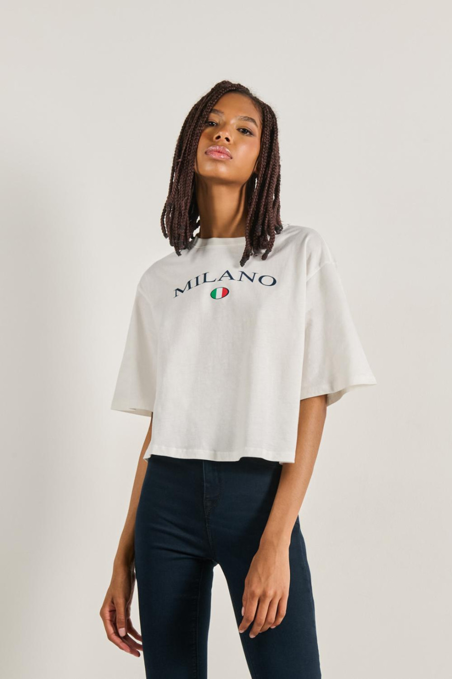 Camiseta crema oversize crop top con arte college de Milán