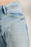 Jean ajustado skinny azul claro con tiro bajo y desgastes
