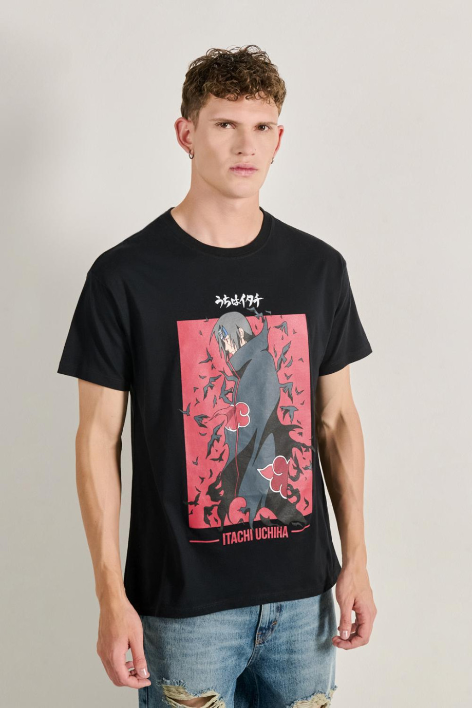 Camiseta negra cuello redondo con estampado de Naruto
