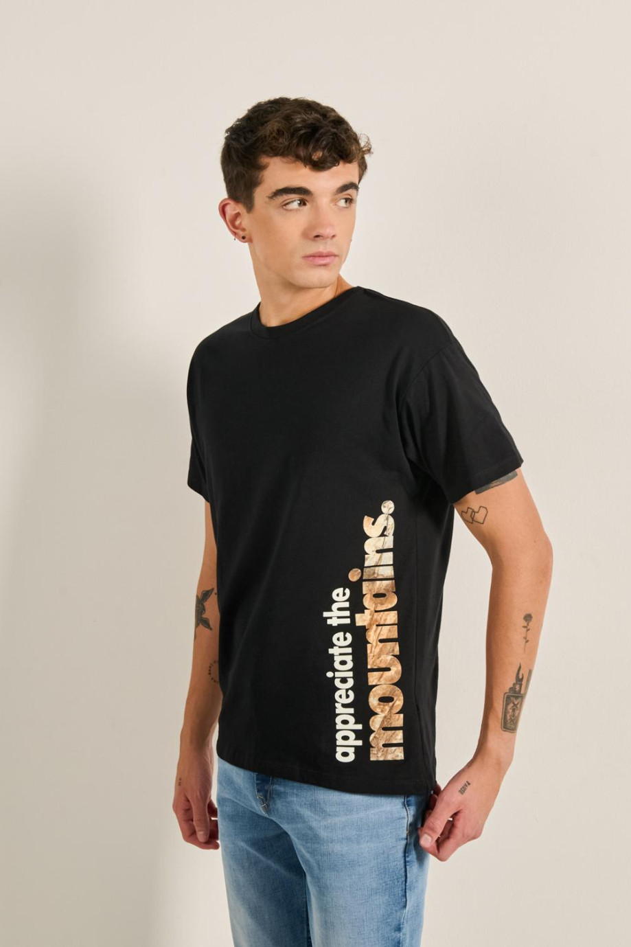Camiseta estampada en algodón unicolor con manga corta