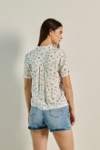 Blusa estampada unicolor crop top con manga corta