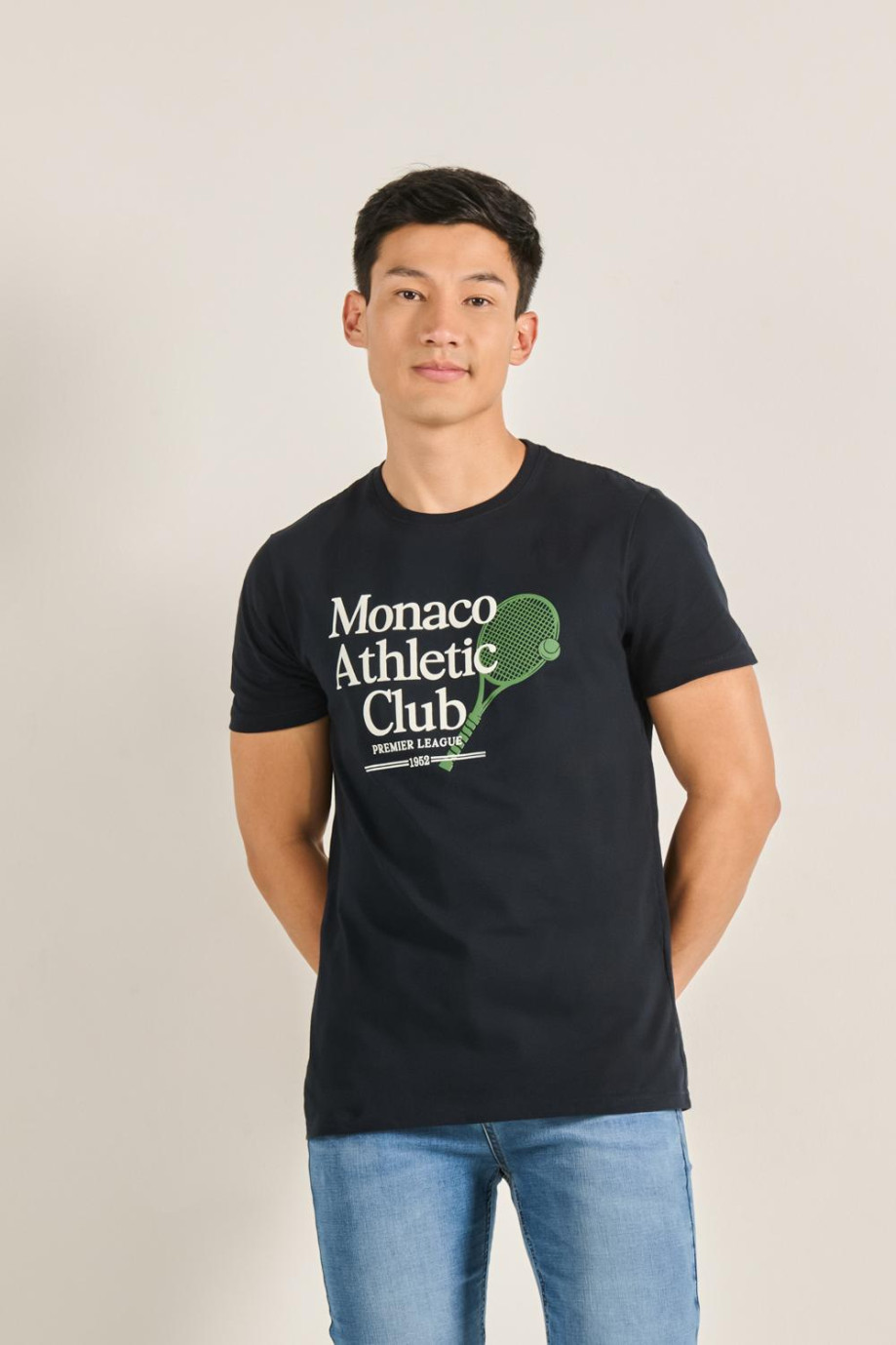 Camiseta azul intensa manga corta con arte college deportivo