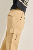 Pantalón cargo en dril unicolor con cintura ajustable