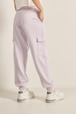 Pantalón jogger cargo unicolor con bolsillos laterales