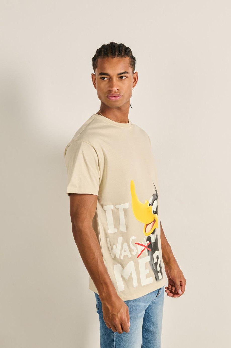 Camiseta kaki clara manga corta con diseño del Pato Lucas
