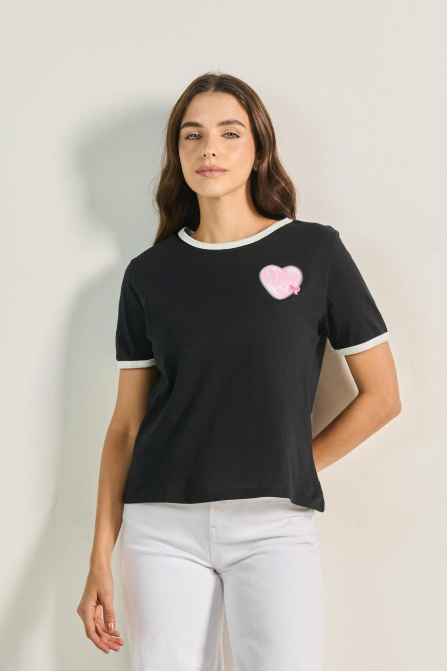 Camiseta unicolor estampada manga corta con contrastes