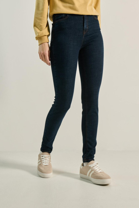 Jean jegging tiro súper alto azul intenso con costuras cafés