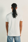 Camiseta unicolor cuello redondo con bolsillo y arte college